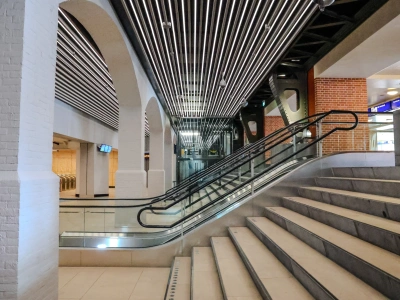 westknoop-amsterdam-centraal-a-een-lichtlijn-die-verder-reikt-image