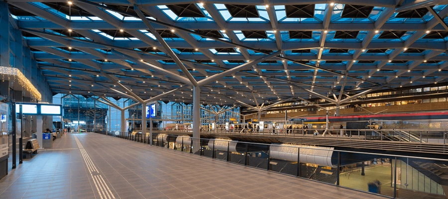 een-doordacht-lichtplan-voor-een-complex-station-image