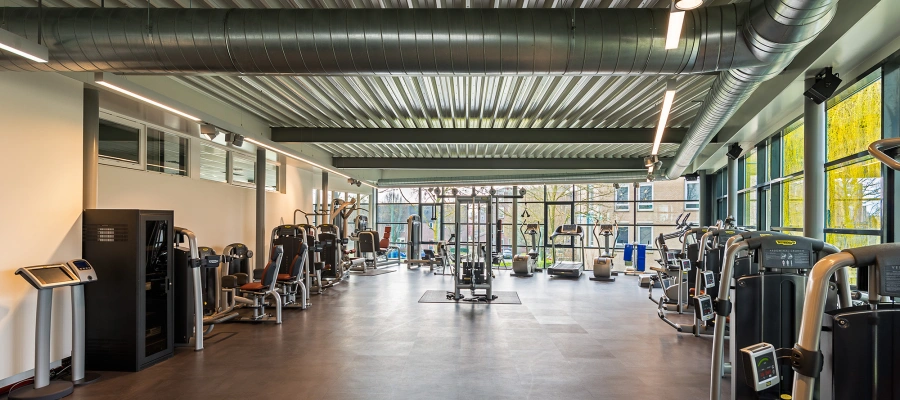van-entree-tot-fitnessvloer-goed-verlicht-image